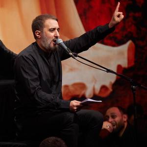 هم دست شد مسمار با دیوار با در