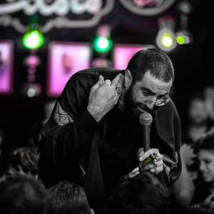 به دست خود پوشونده کفن تن پسرهاش
