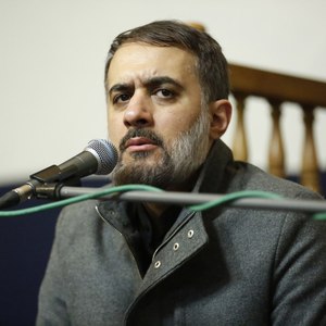 چه ذوالفقار به عزم مصاف بردارد
