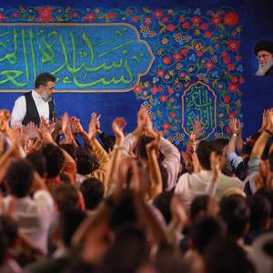 قبل ولادت تو خورشید بی‌رنگ بی‌روح تاریک بود