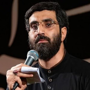 الحمدالله پیرهن مشکی به تن کردم