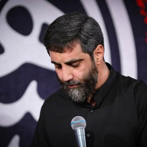 یه مادری زل زده باز به قاب عکس پسرش
