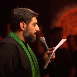  من گرفتار توام بنده‌ی دربار توام