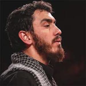 من غریبم نمونده هیچ کسی کنارم