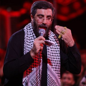  علم بردار و جهان را حیران کن