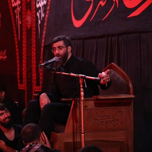 مادرم پیراهن مشکی برایم دوخته
