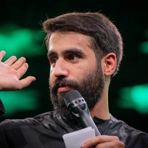 یاصانع الشهداء انی امد ردا
