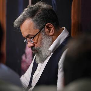 دارم این ترانه بر لب