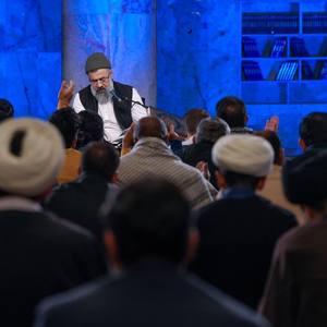 به قامت جلال تو نمی‌رسد فلک علی