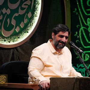 زیبایی رخ تو کجا و قمر کجا 