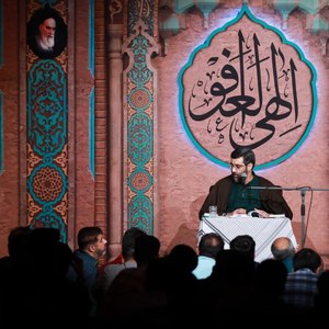 سوره نور آیه ۳۲ « وَأَنْکِحُوا الْأَیَامَی مِنْکُمْ وَالصَّالِحِینَ مِنْ عِبَادِکُمْ وَإِمَائِکُمْ إِنْ یَکُونُوا فُقَرَاءَ یُغْنِهِمُ اللَّهُ مِنْ فَضْلِهِ »
