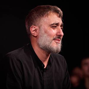  کعبه یک زمزم اگر در همه عالم دارد