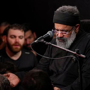 با دست خود نوشته خدا روی دفترش