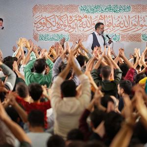 من کویر خشکیده در تشرف بارانم
