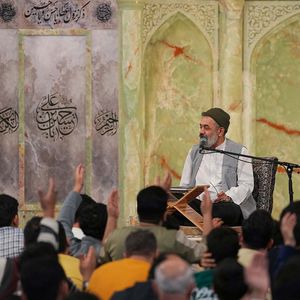 من کیستم غلام غلامان حیدرم