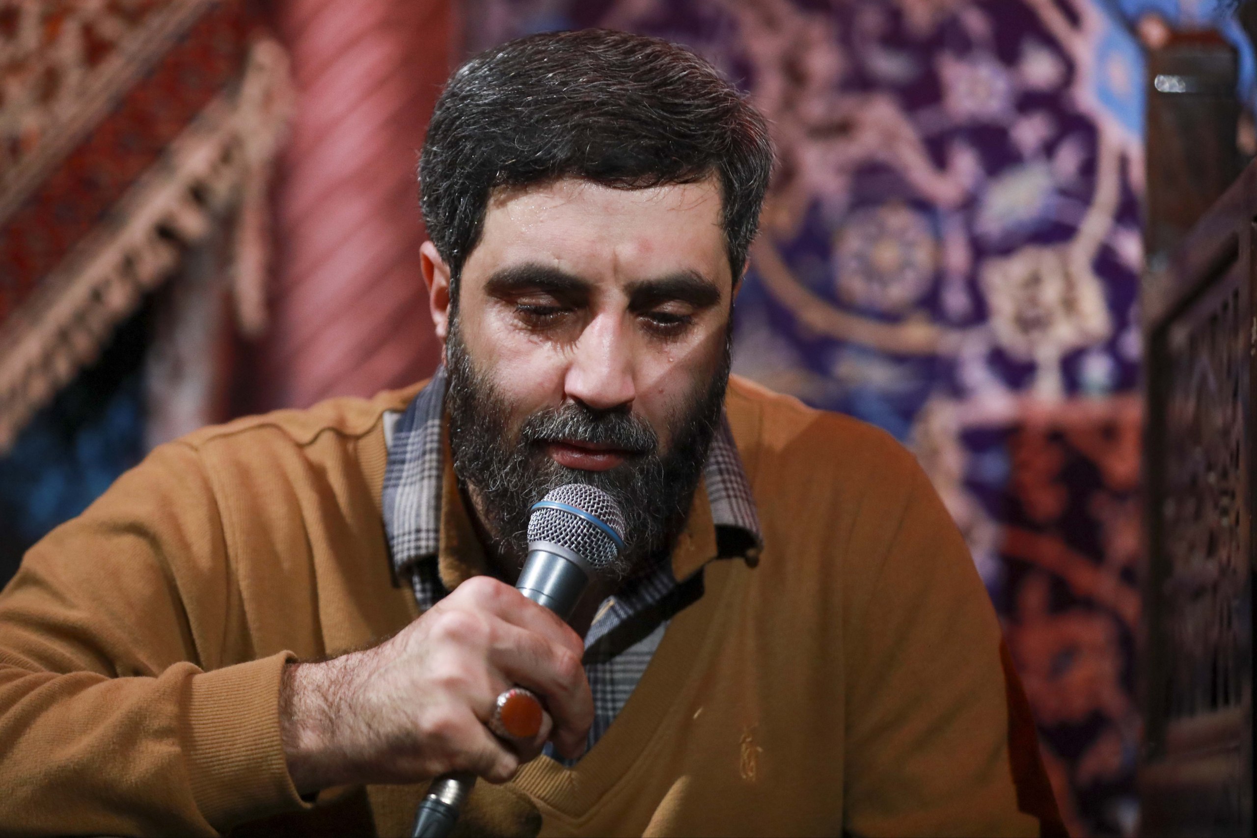 گریه در بین مناجاتم شبیه گوهر است