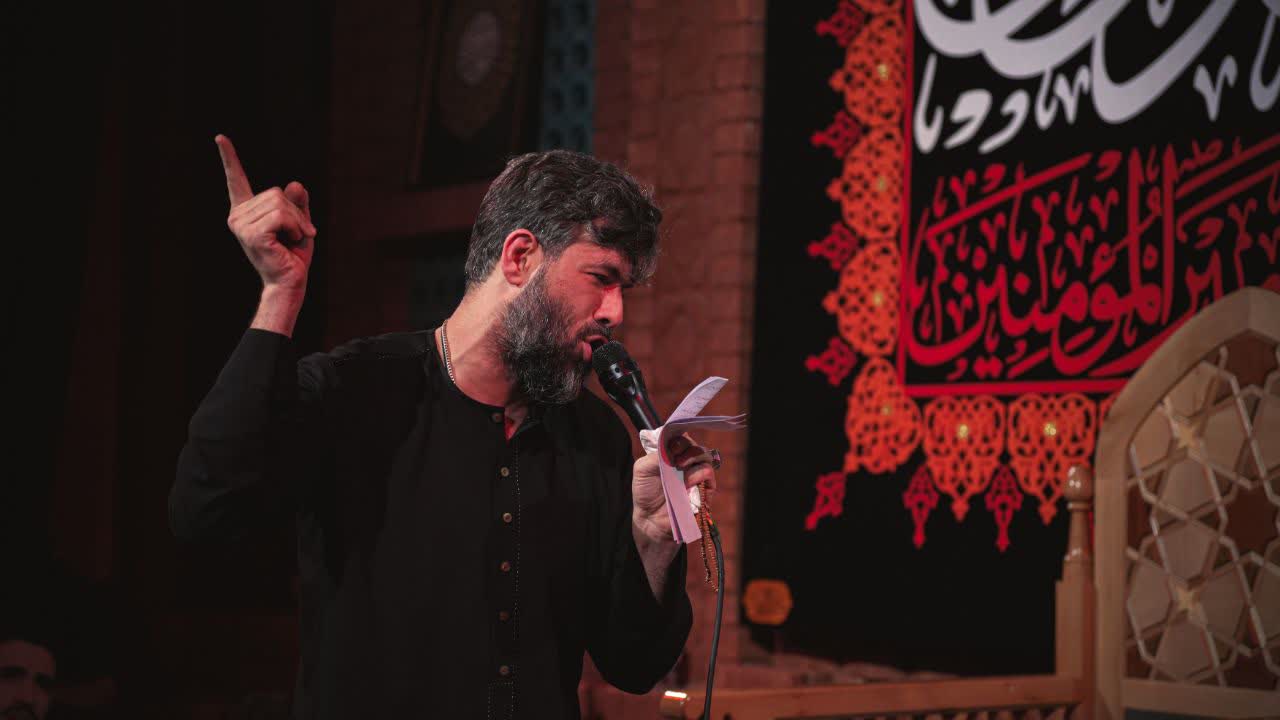 هر که گرفتار او نشد آزاده نیست