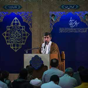 این حسین کیست که عالم همه دیوانه اوست