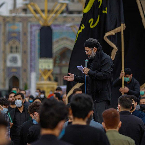 دوش رفتم مسجد کوفه، بدیدم روی منبر